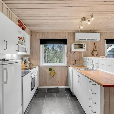 3 Bedroom Amazing In Holiday home