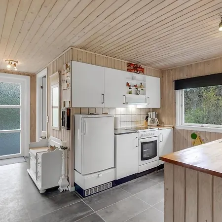 3 Bedroom Amazing In Holiday home